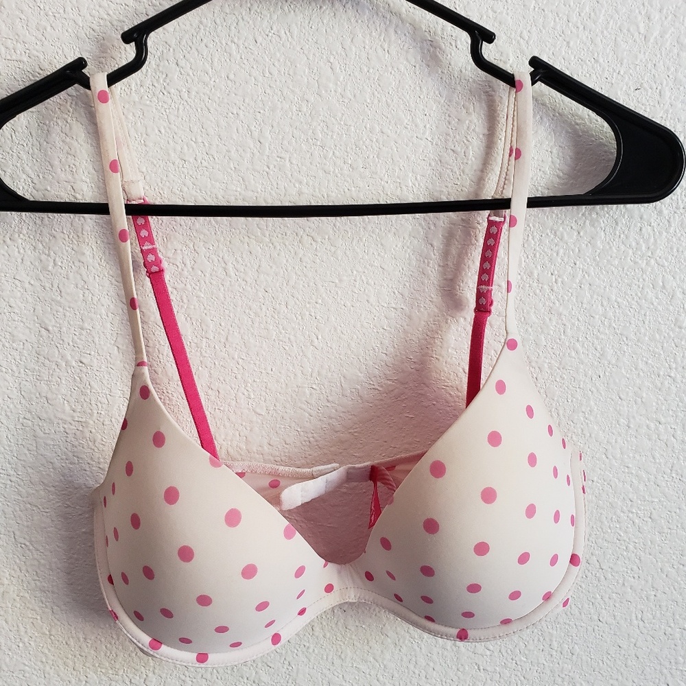 Pink t-shirt bra